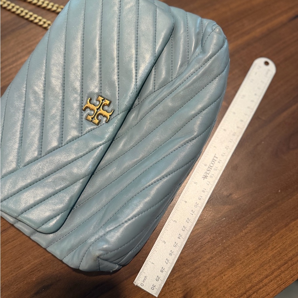 Tory Burch Quilted Leather Chain Shoulder Bag in Pale Blue with Gold Hardware - Picture 7 of 13